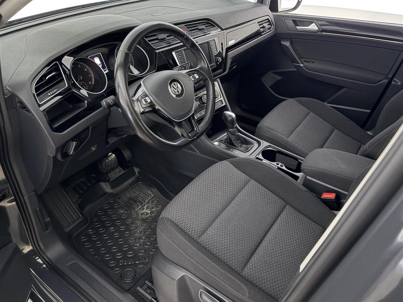 Volkswagen Touran vaihtoauto