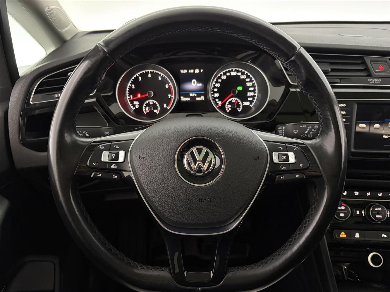 Volkswagen Touran vaihtoauto