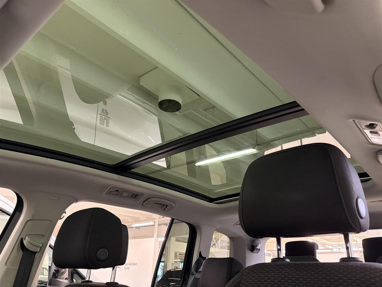 Volkswagen Touran vaihtoauto