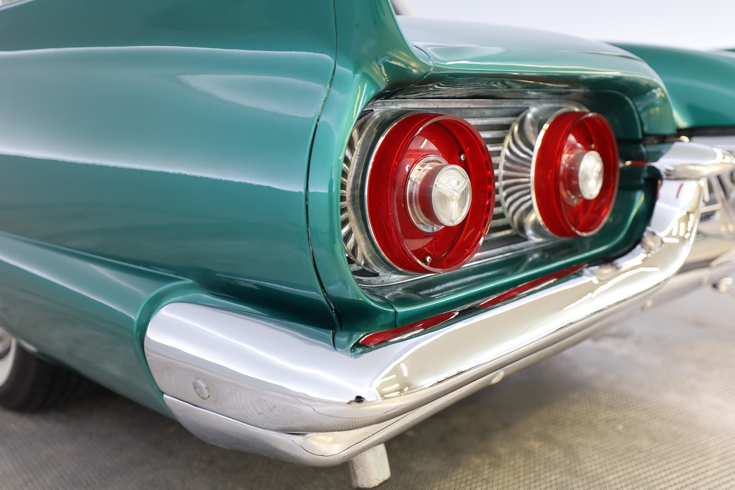 Ford USA Thunderbird vaihtoauto