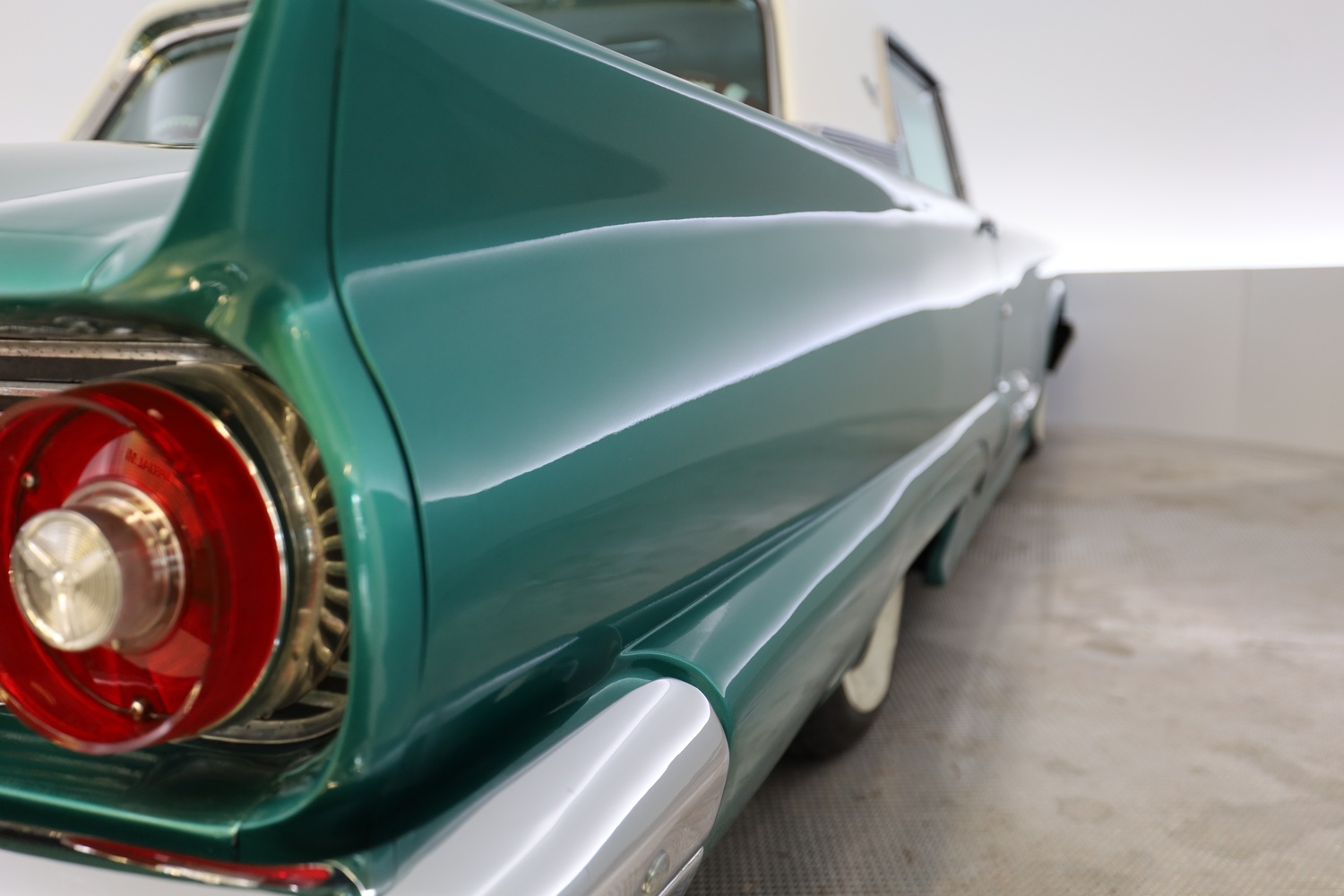 Ford USA Thunderbird vaihtoauto