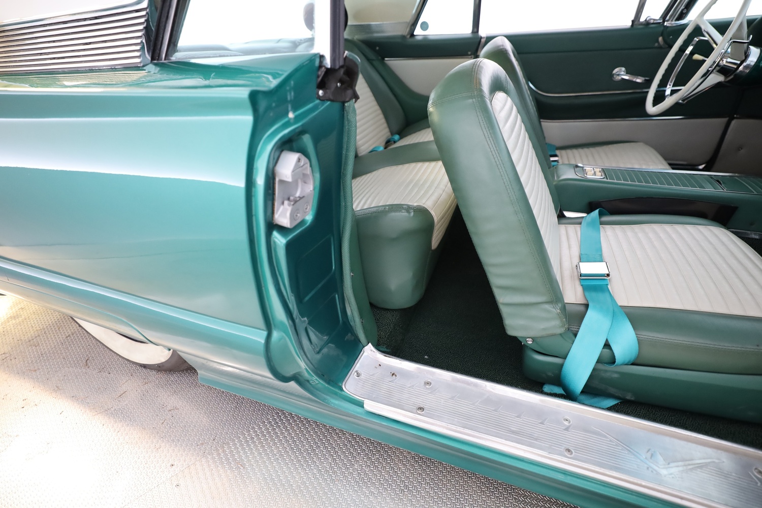 Ford USA Thunderbird vaihtoauto