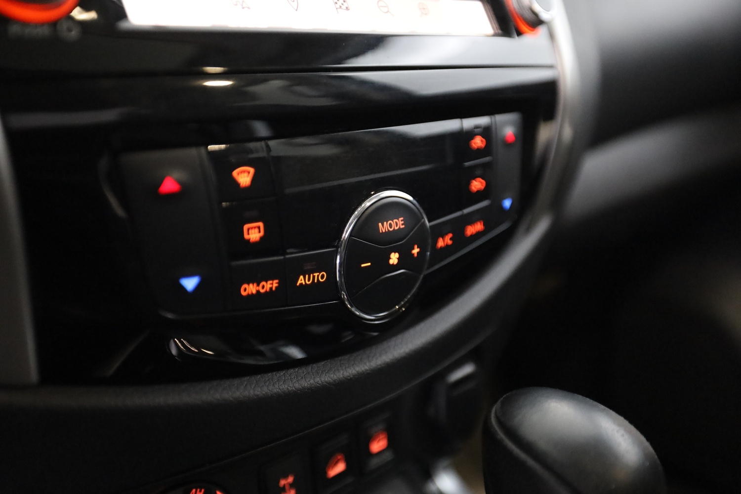 Nissan Navara vaihtoauto