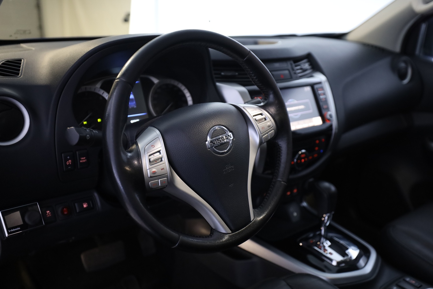 Nissan Navara vaihtoauto