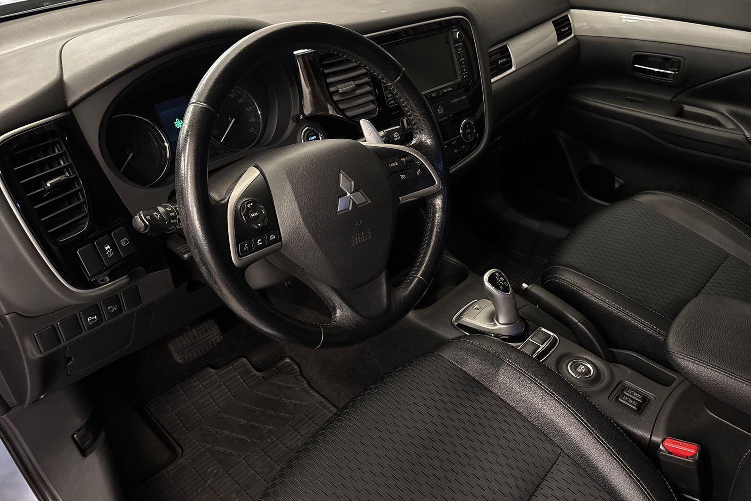 Mitsubishi Outlander PHEV vaihtoauto