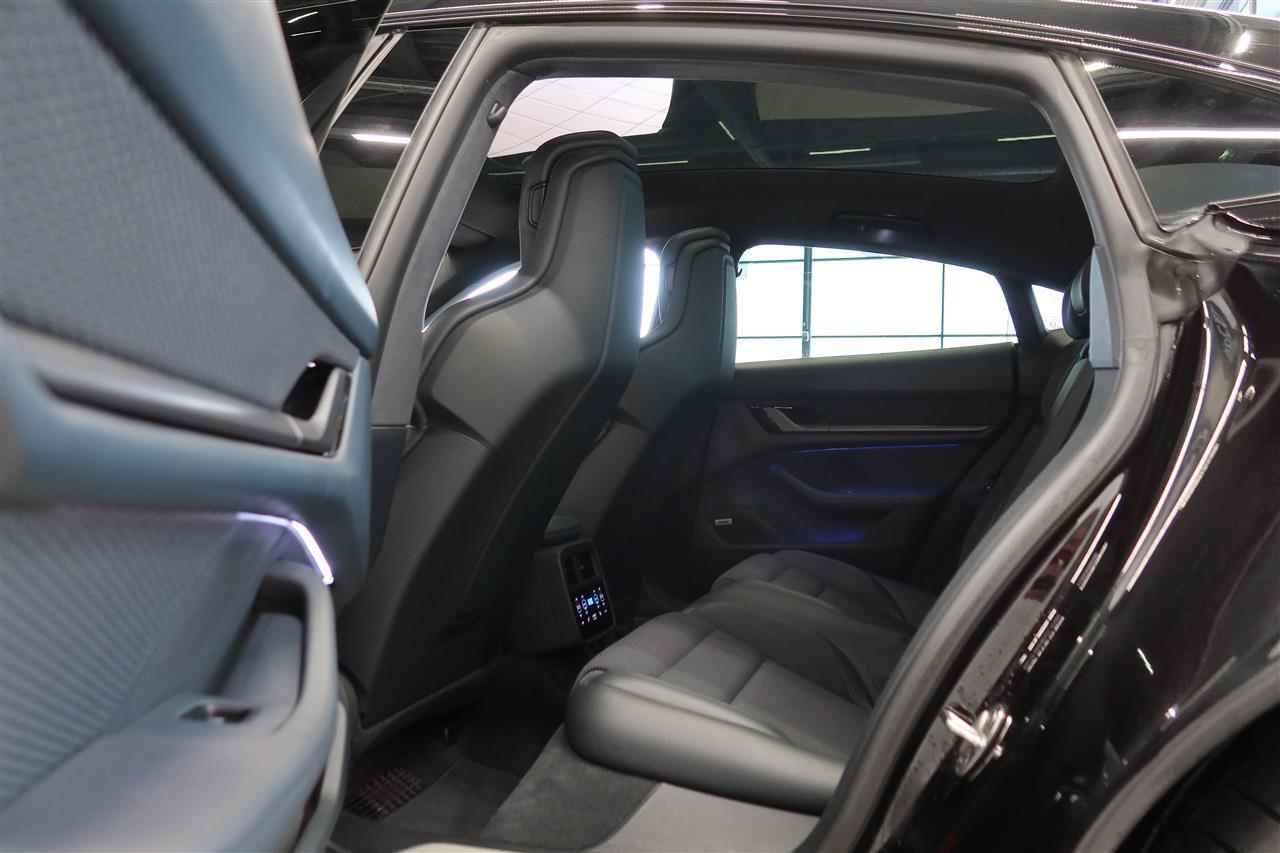 Porsche Taycan vaihtoauto