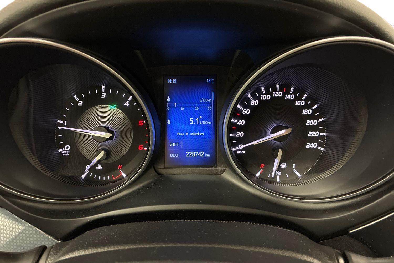 Toyota Avensis vaihtoauto
