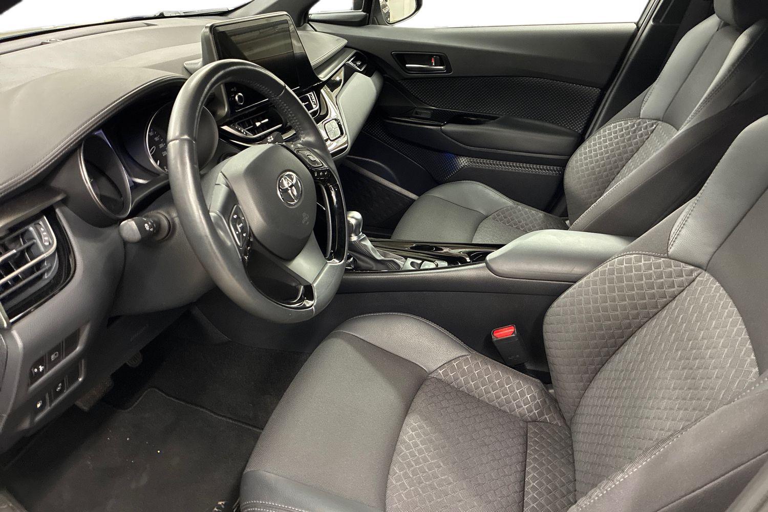 Toyota C-HR vaihtoauto