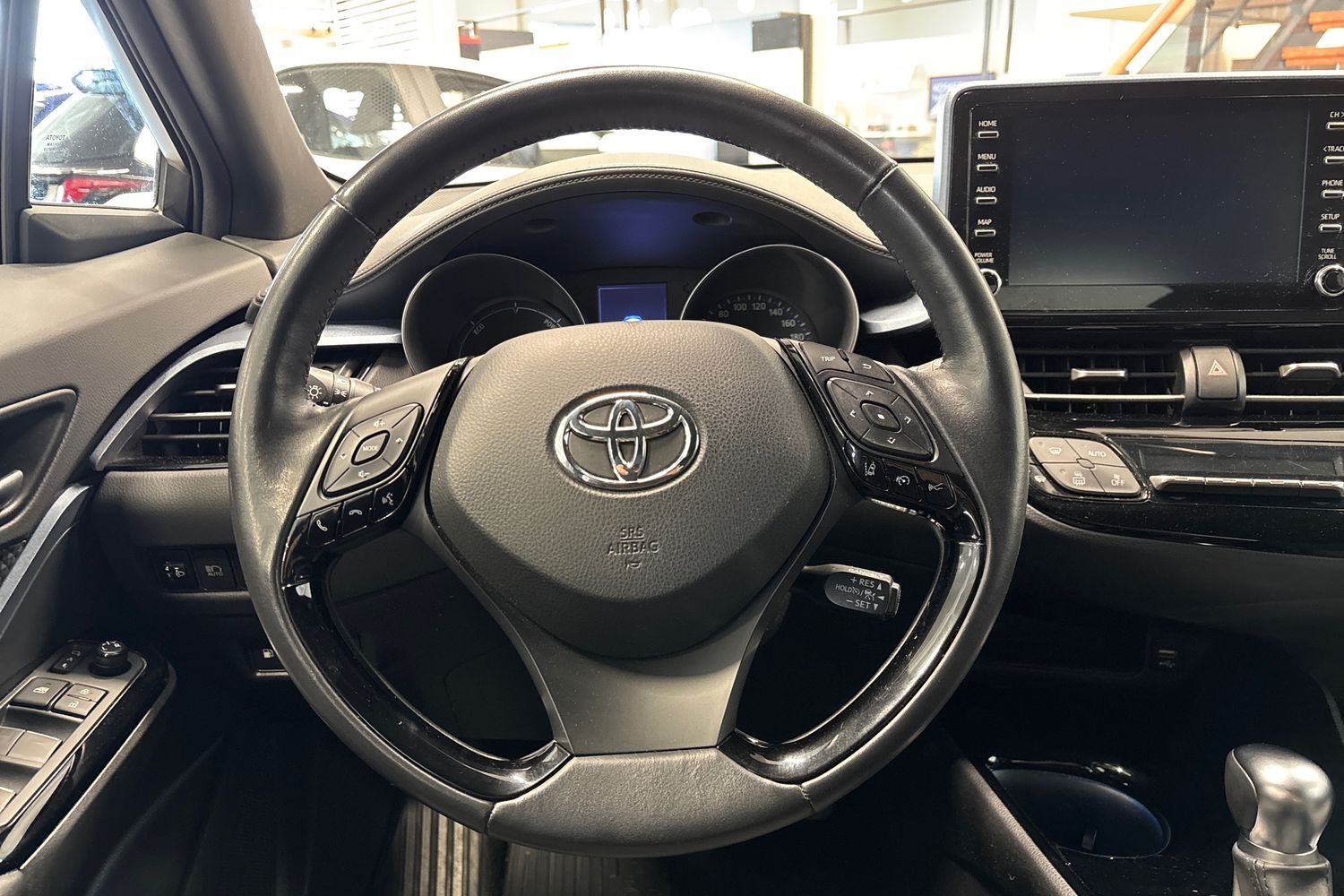 Toyota C-HR vaihtoauto