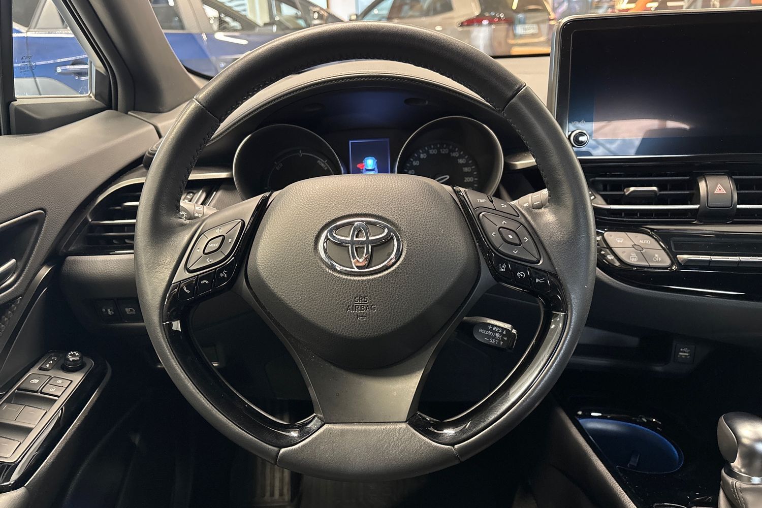 Toyota C-HR vaihtoauto