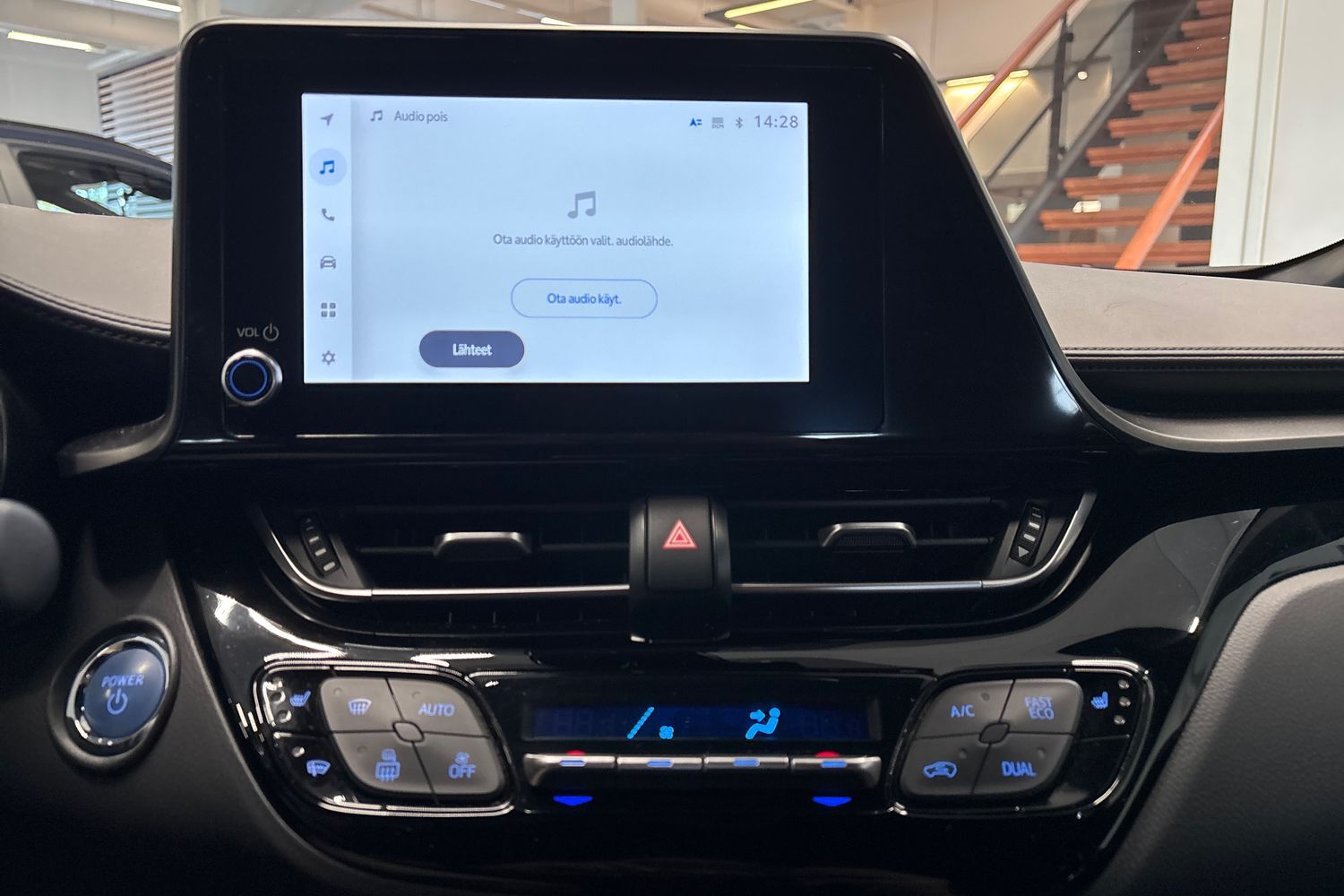 Toyota C-HR vaihtoauto