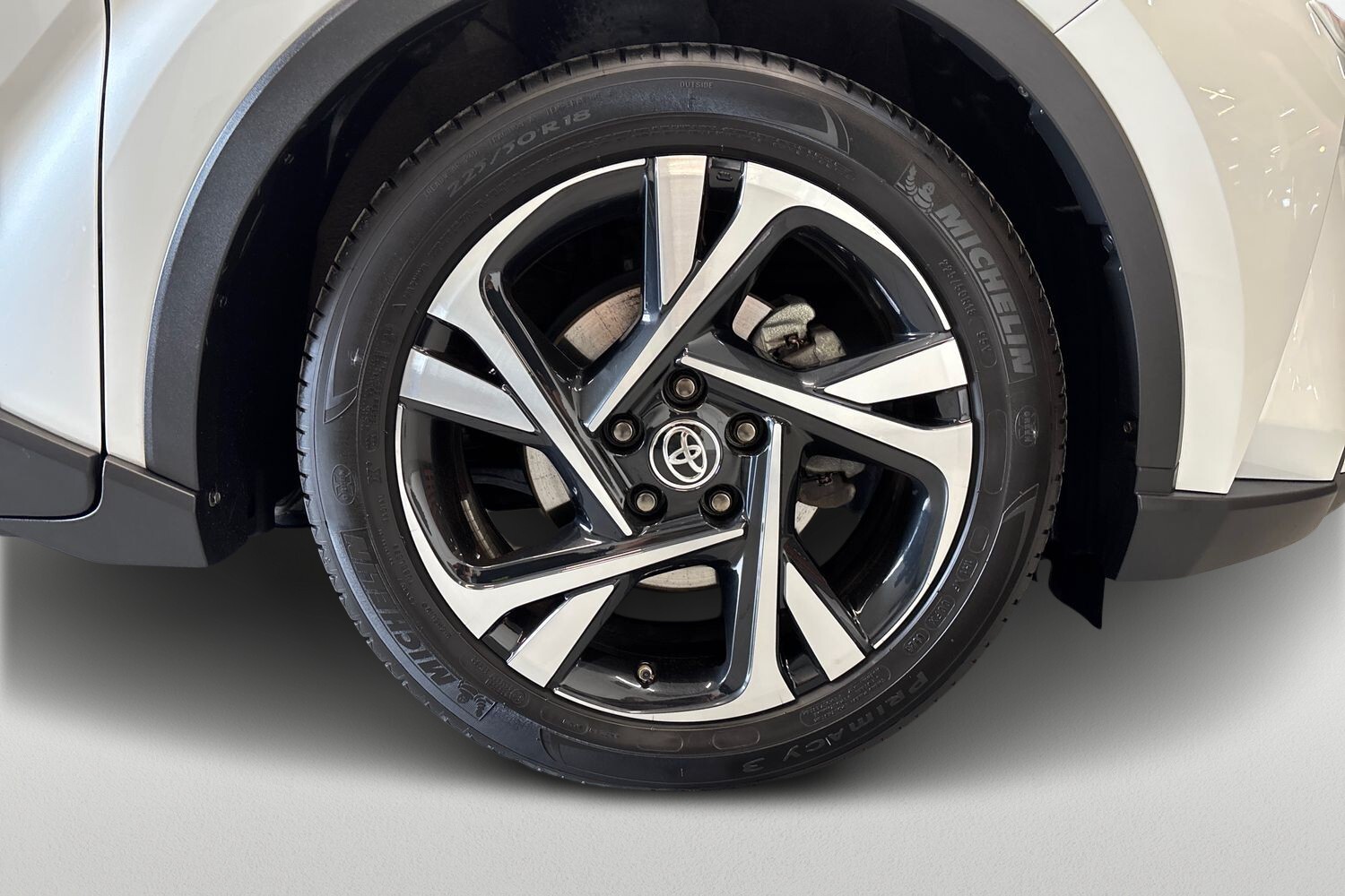 Toyota C-HR vaihtoauto