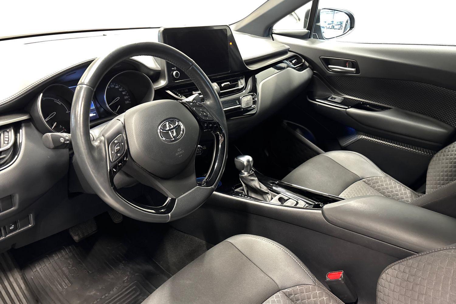 Toyota C-HR vaihtoauto