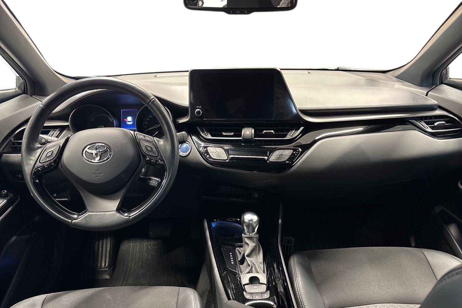 Toyota C-HR vaihtoauto