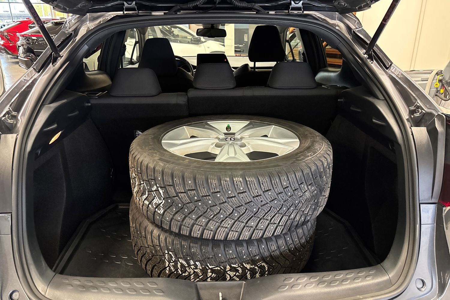 Toyota C-HR vaihtoauto