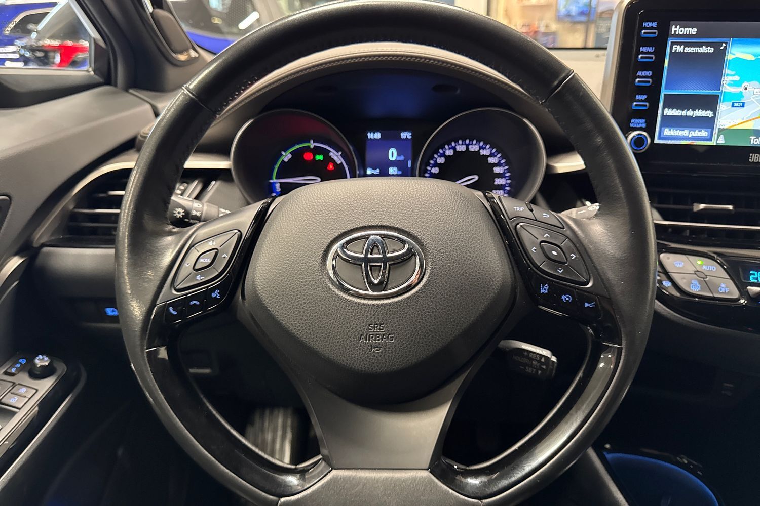 Toyota C-HR vaihtoauto