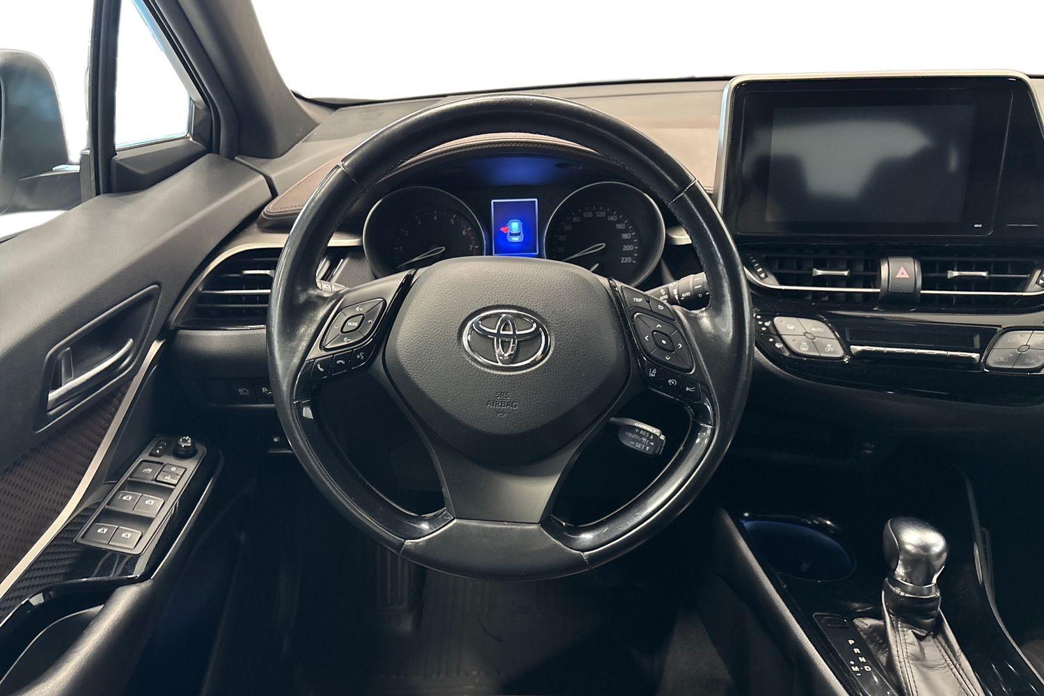 Toyota C-HR vaihtoauto