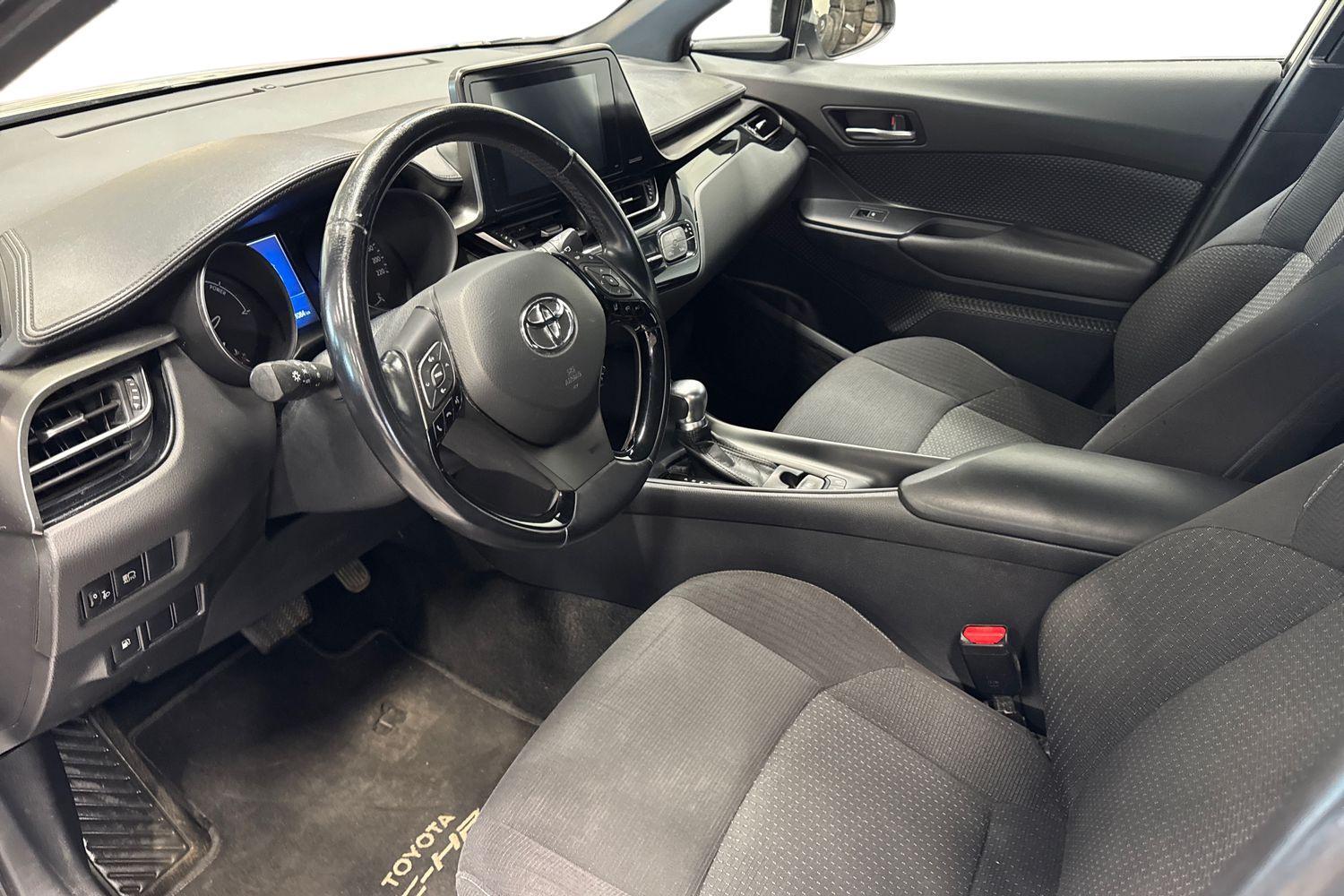Toyota C-HR vaihtoauto