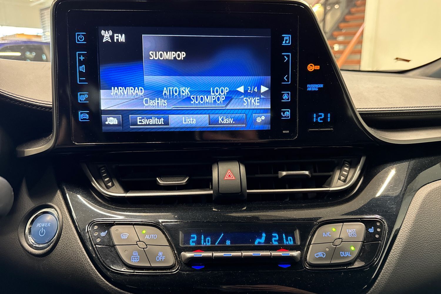 Toyota C-HR vaihtoauto
