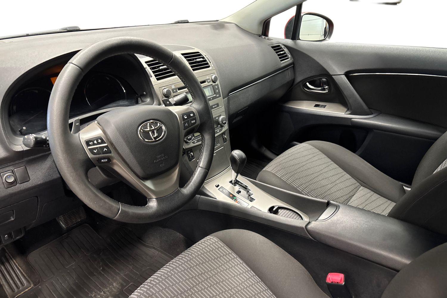 Toyota Avensis vaihtoauto