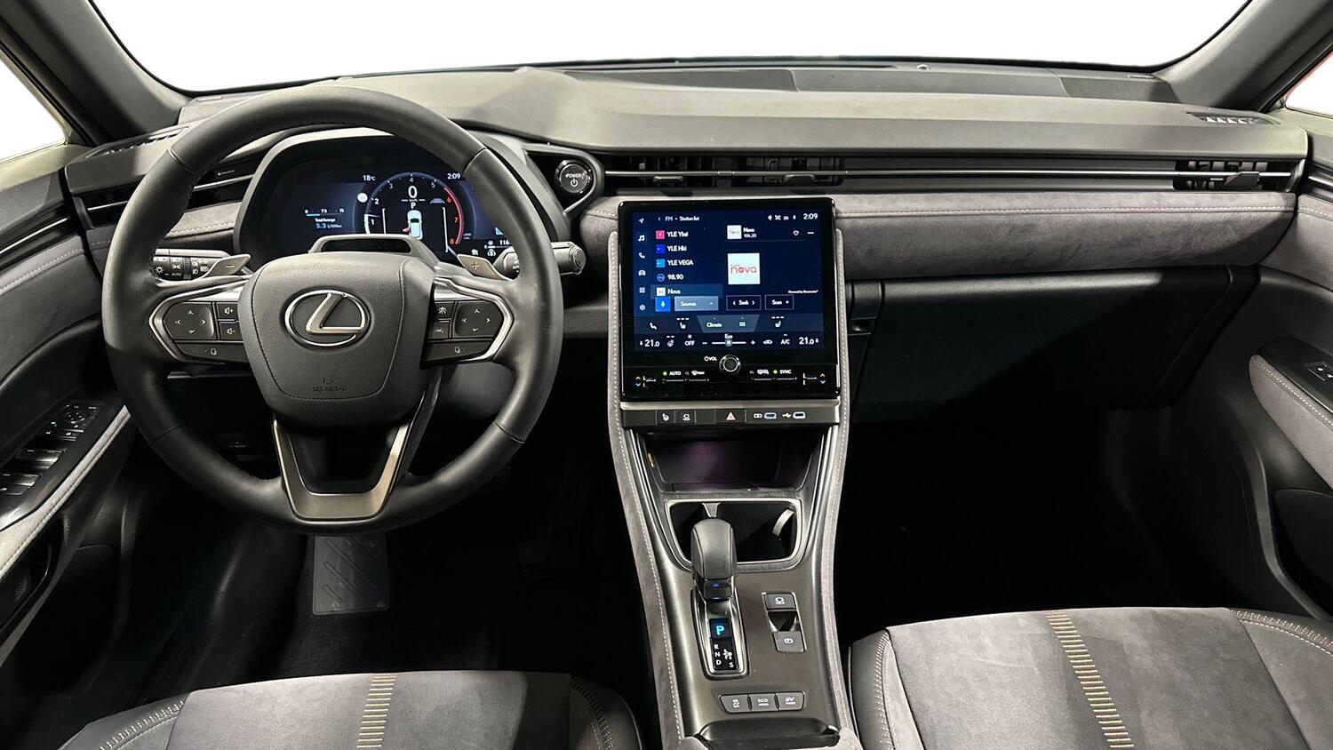 Lexus LBX vaihtoauto