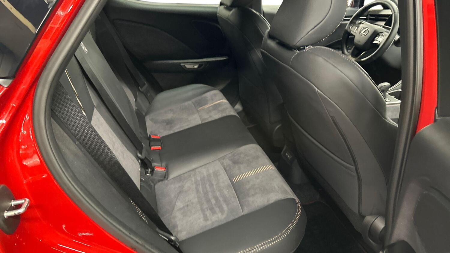 Lexus LBX vaihtoauto