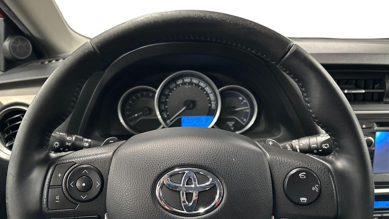 Toyota Auris vaihtoauto