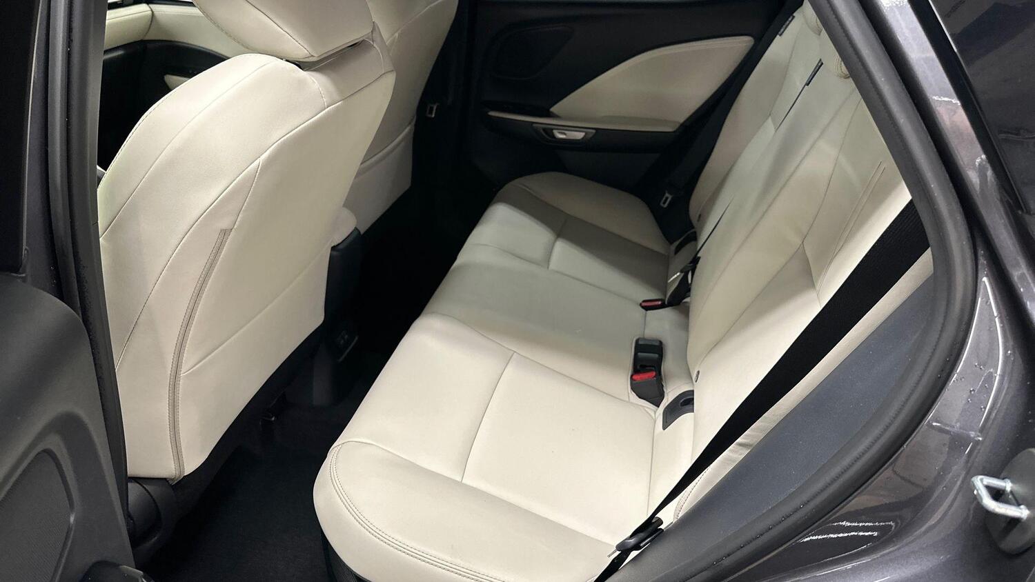 Lexus LBX vaihtoauto