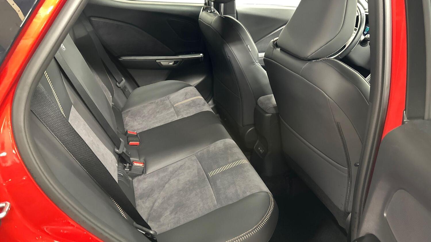 Lexus LBX vaihtoauto