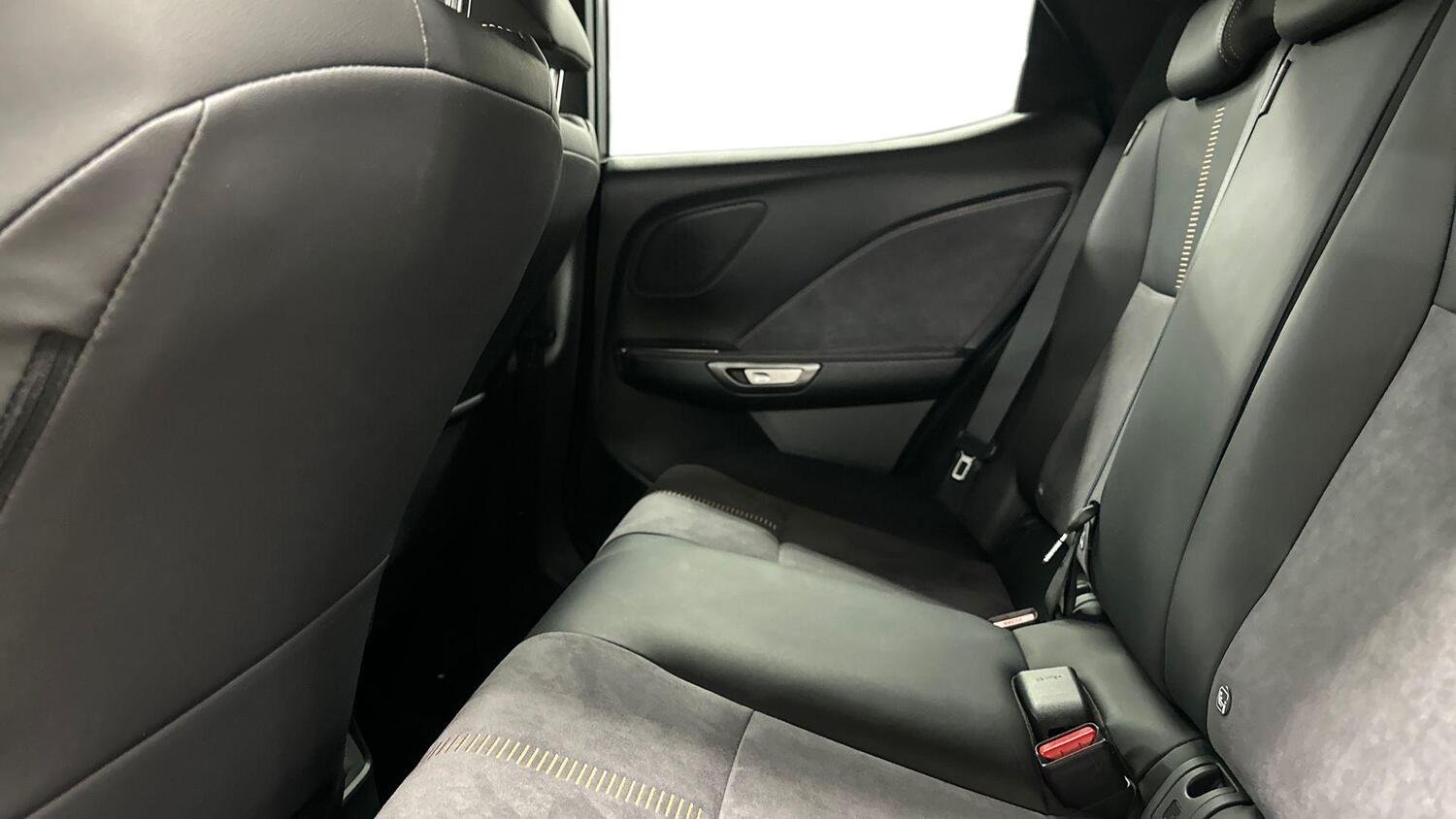 Lexus LBX vaihtoauto