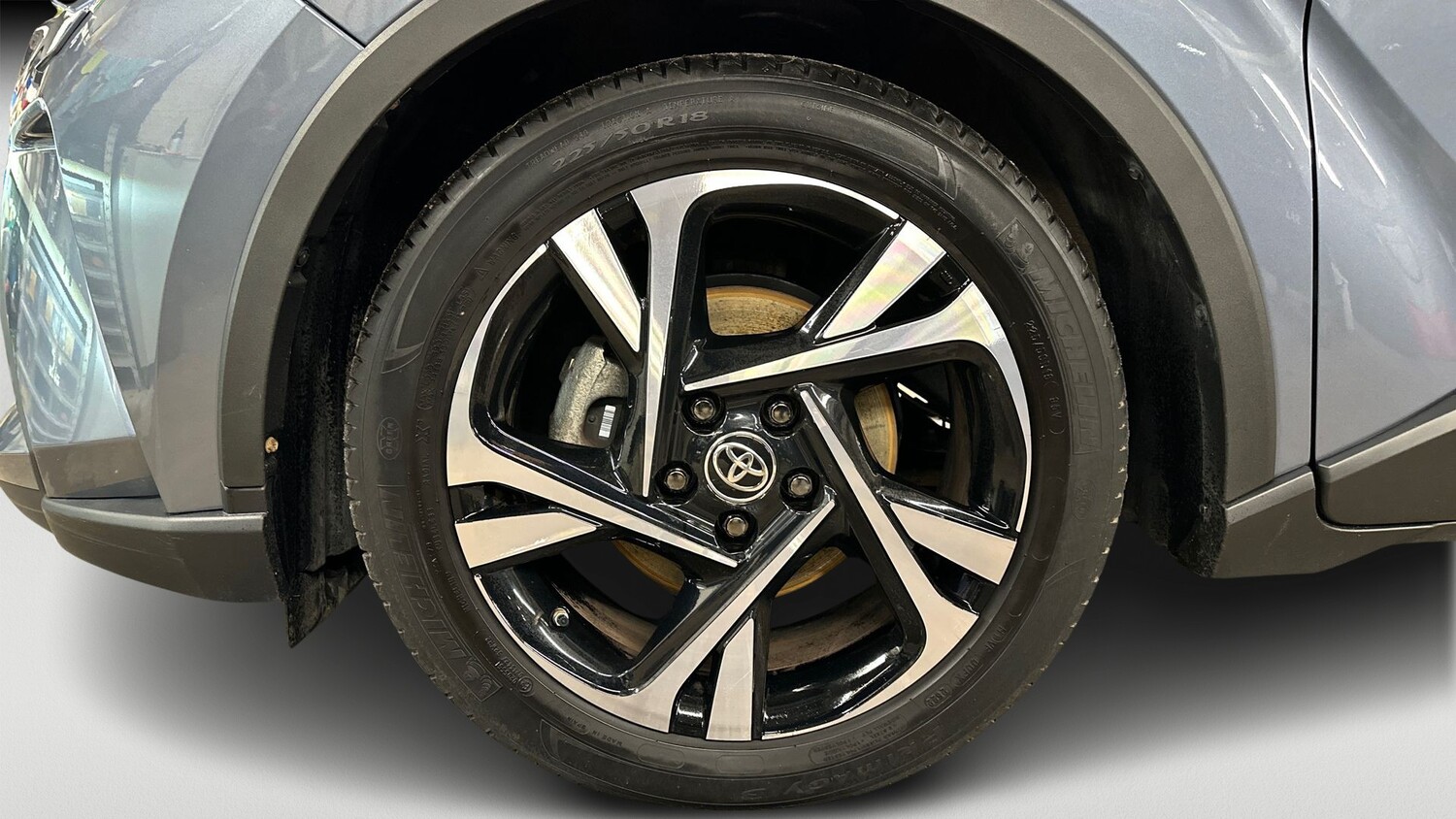 Toyota C-HR vaihtoauto