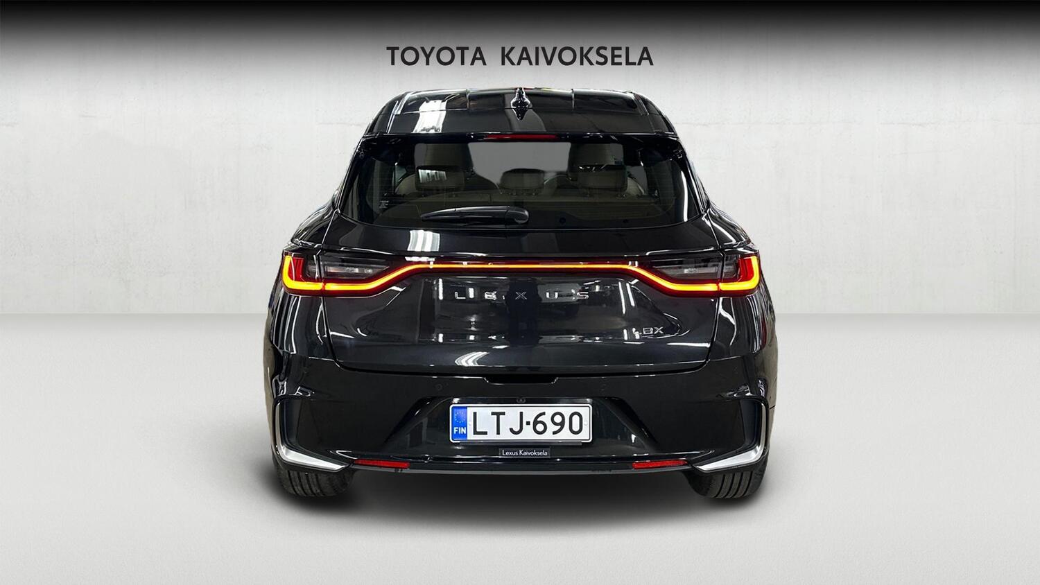Lexus LBX vaihtoauto