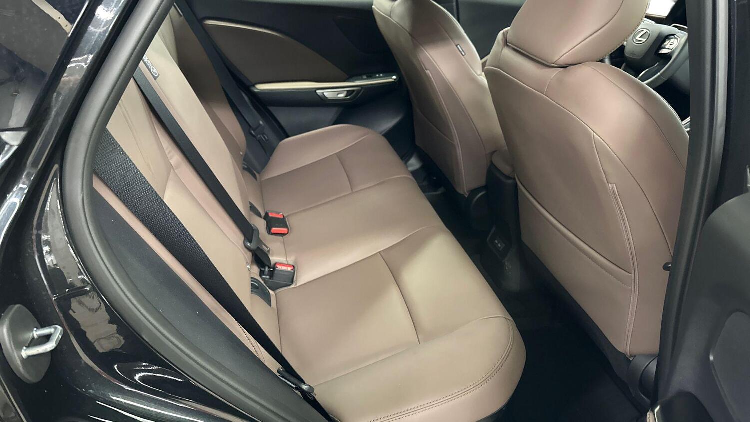 Lexus LBX vaihtoauto