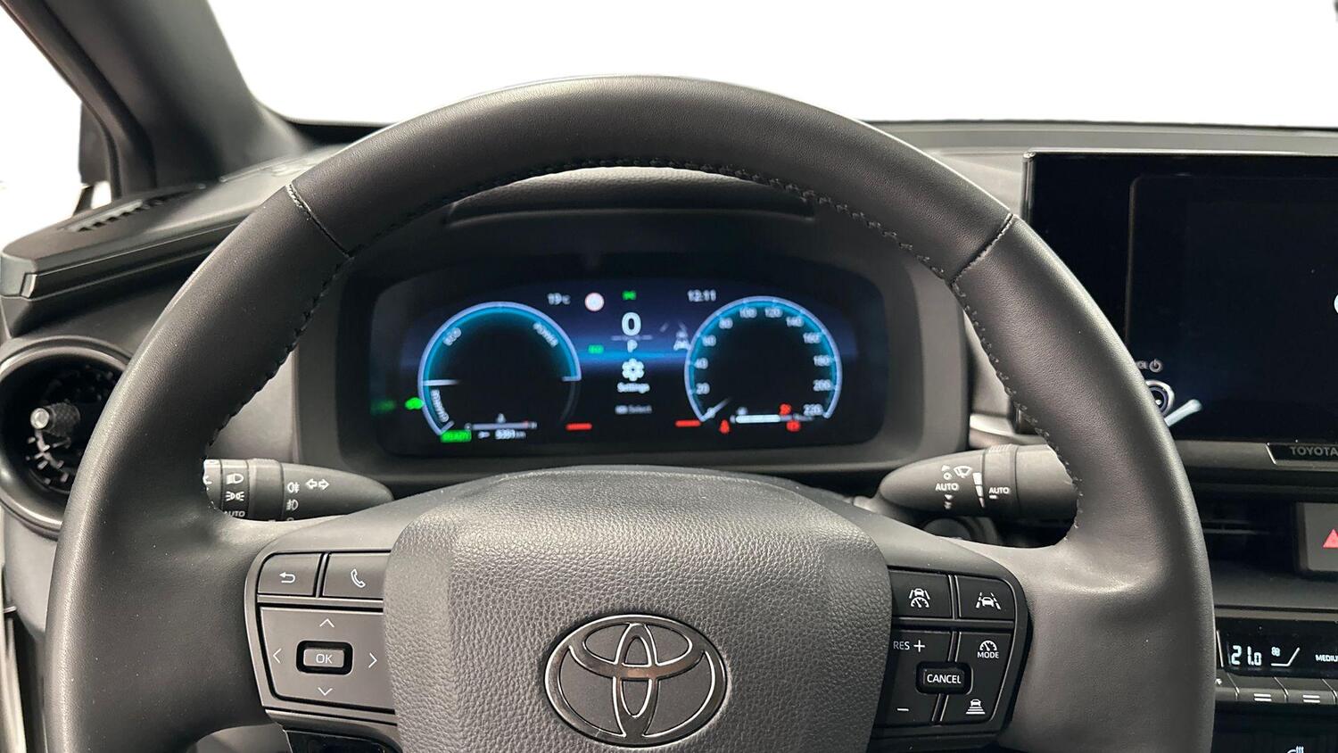 Toyota C-HR vaihtoauto