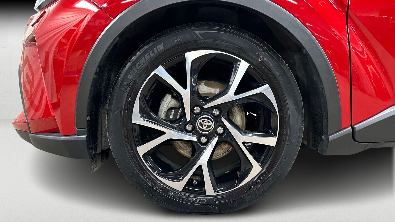 Toyota C-HR vaihtoauto