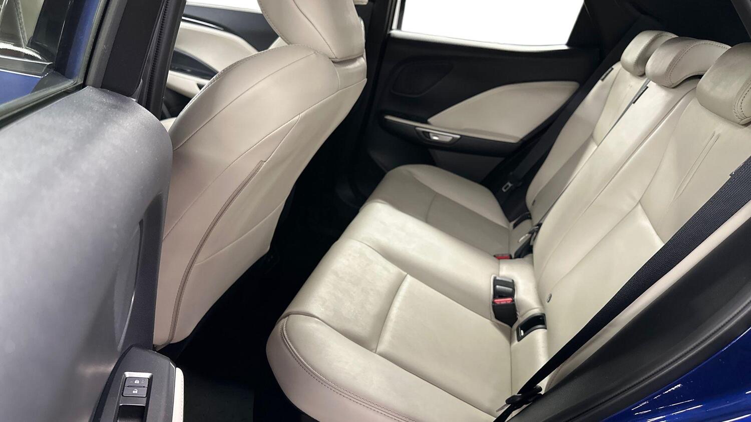 Lexus LBX vaihtoauto