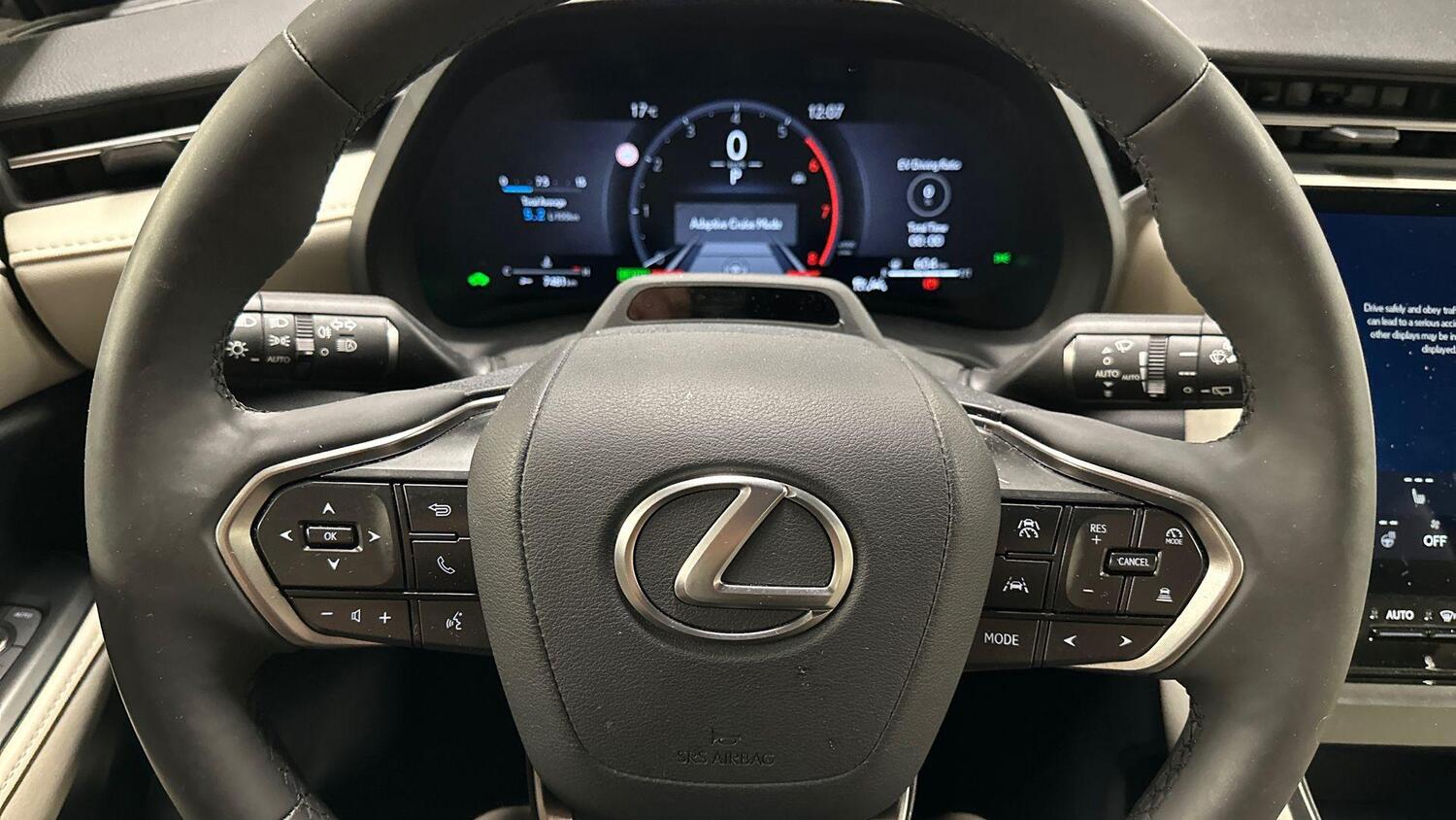 Lexus LBX vaihtoauto