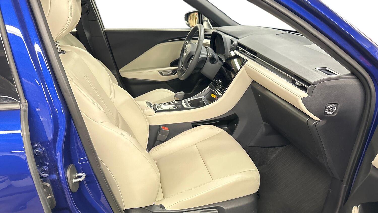Lexus LBX vaihtoauto