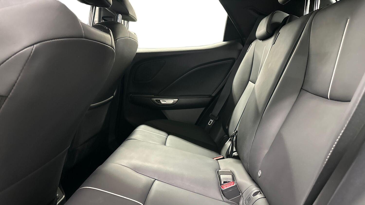 Lexus LBX vaihtoauto