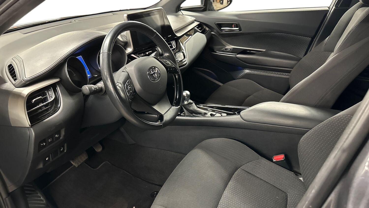 Toyota C-HR vaihtoauto