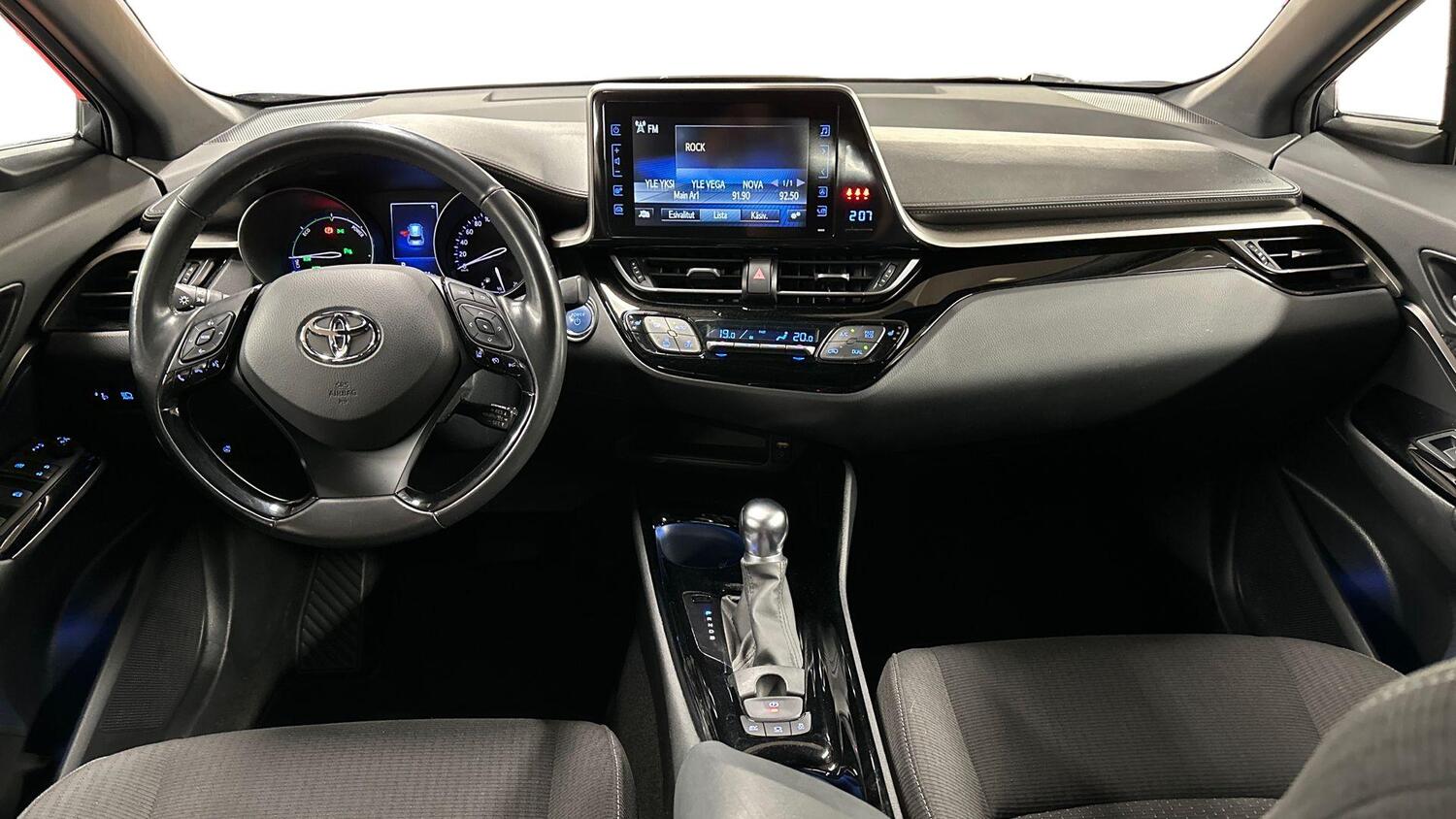 Toyota C-HR vaihtoauto