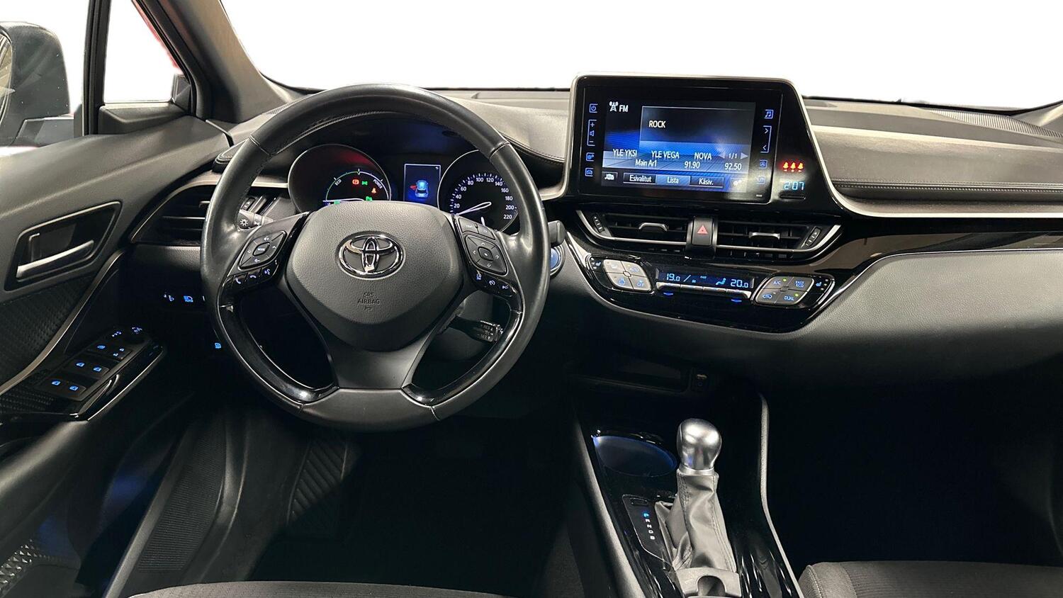 Toyota C-HR vaihtoauto