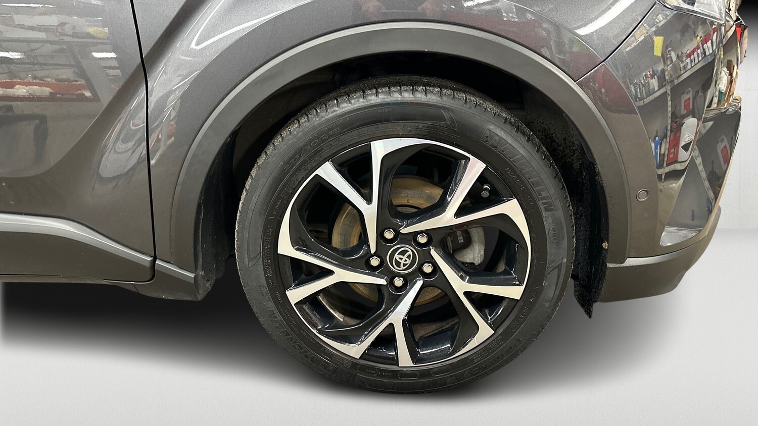 Toyota C-HR vaihtoauto