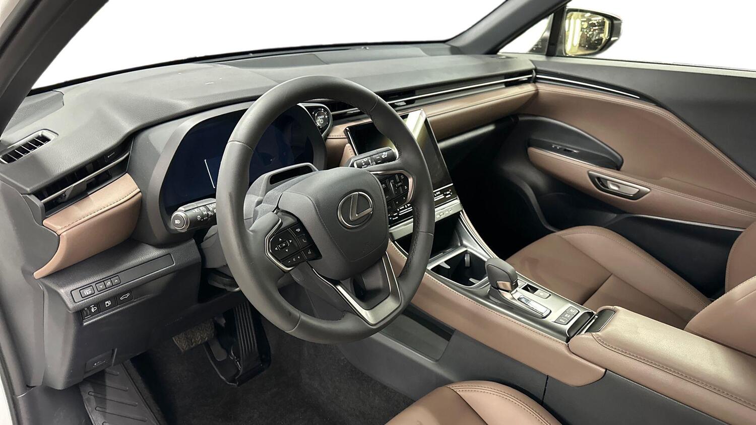 Lexus LBX vaihtoauto