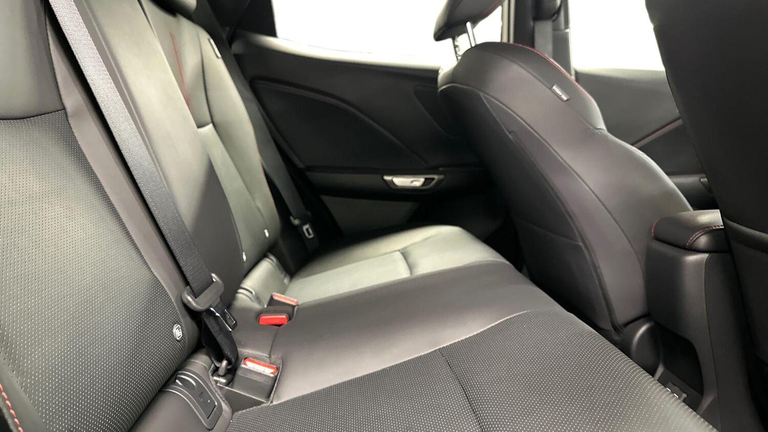 Lexus LBX vaihtoauto