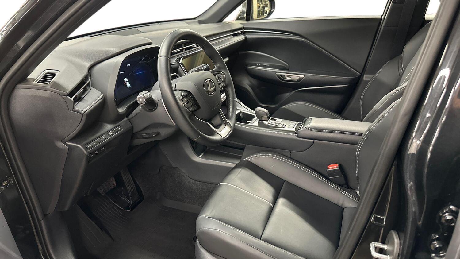 Lexus LBX vaihtoauto