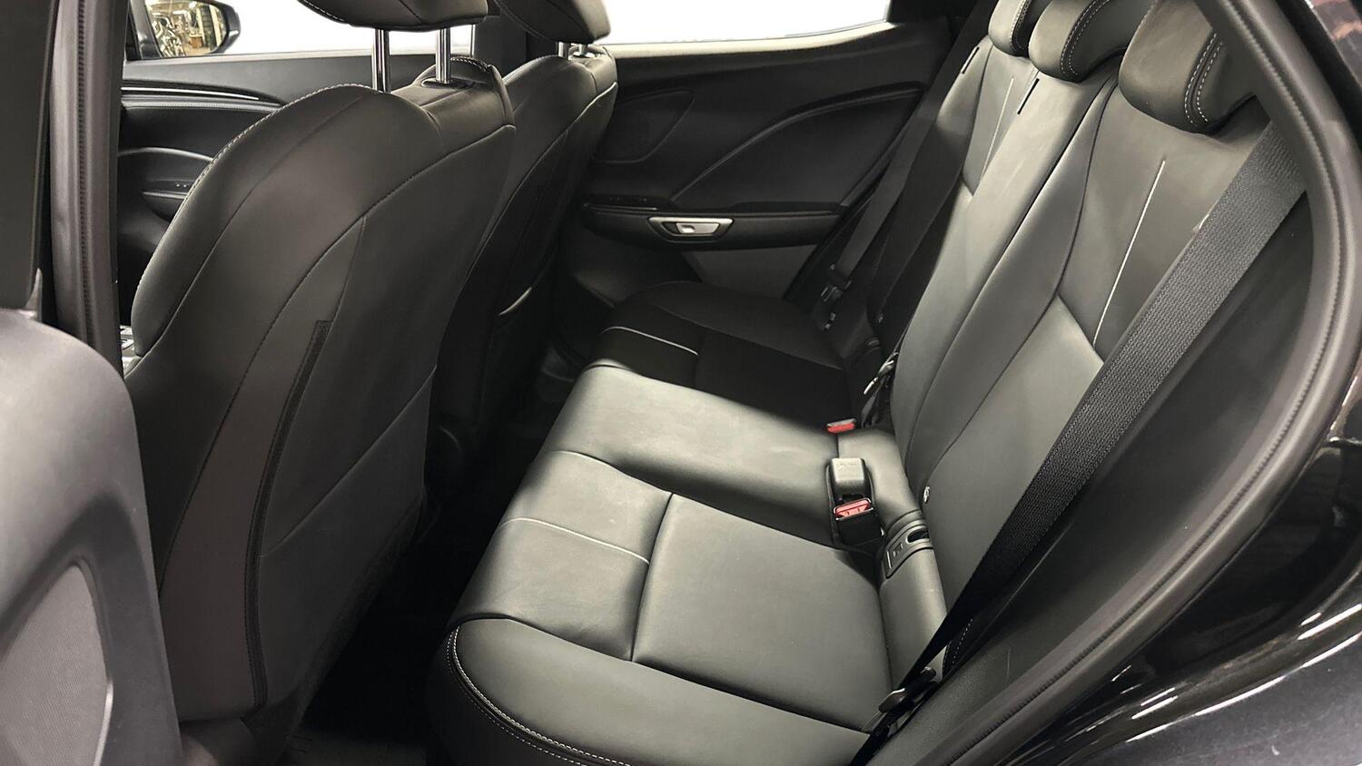 Lexus LBX vaihtoauto