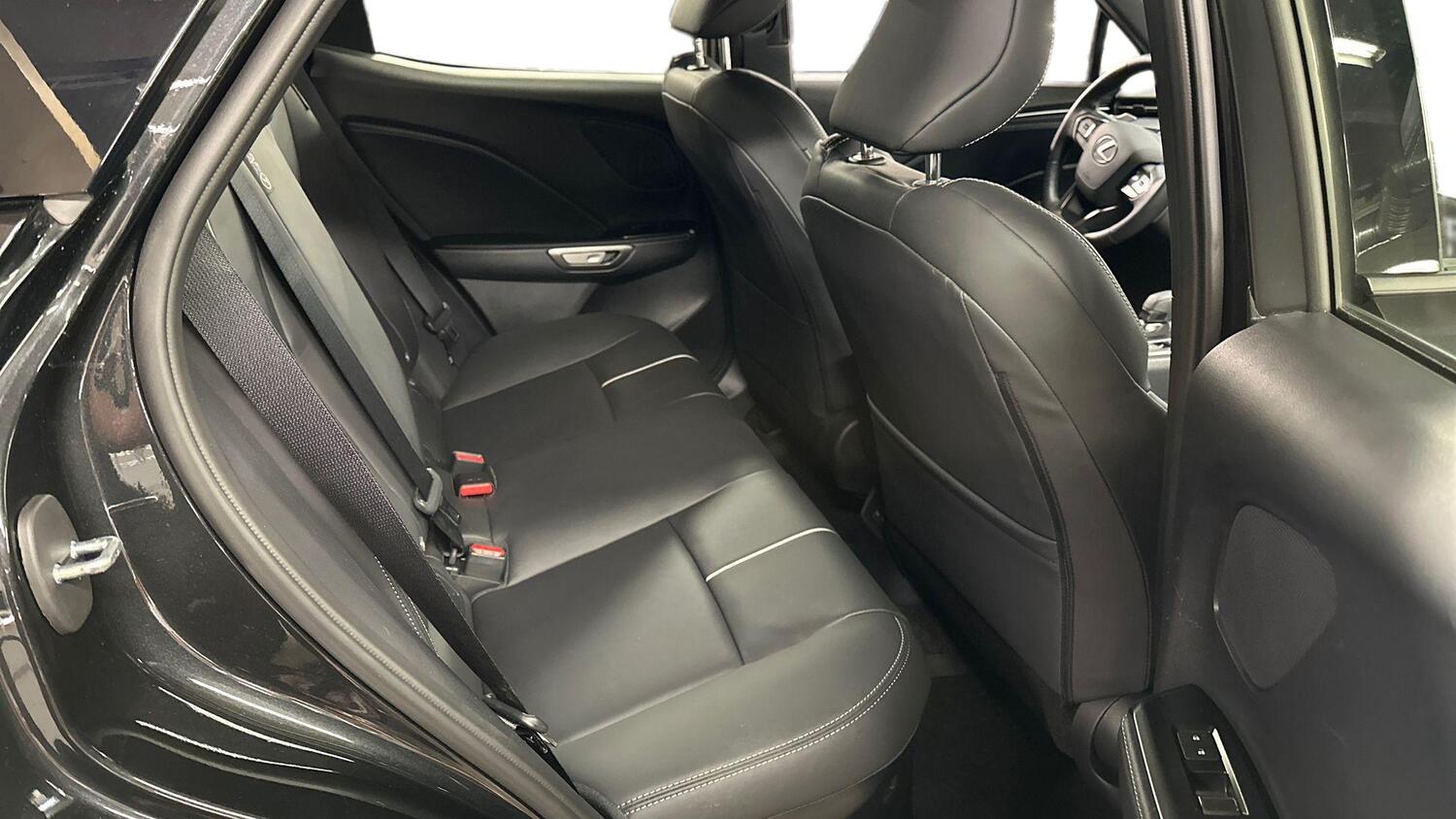 Lexus LBX vaihtoauto