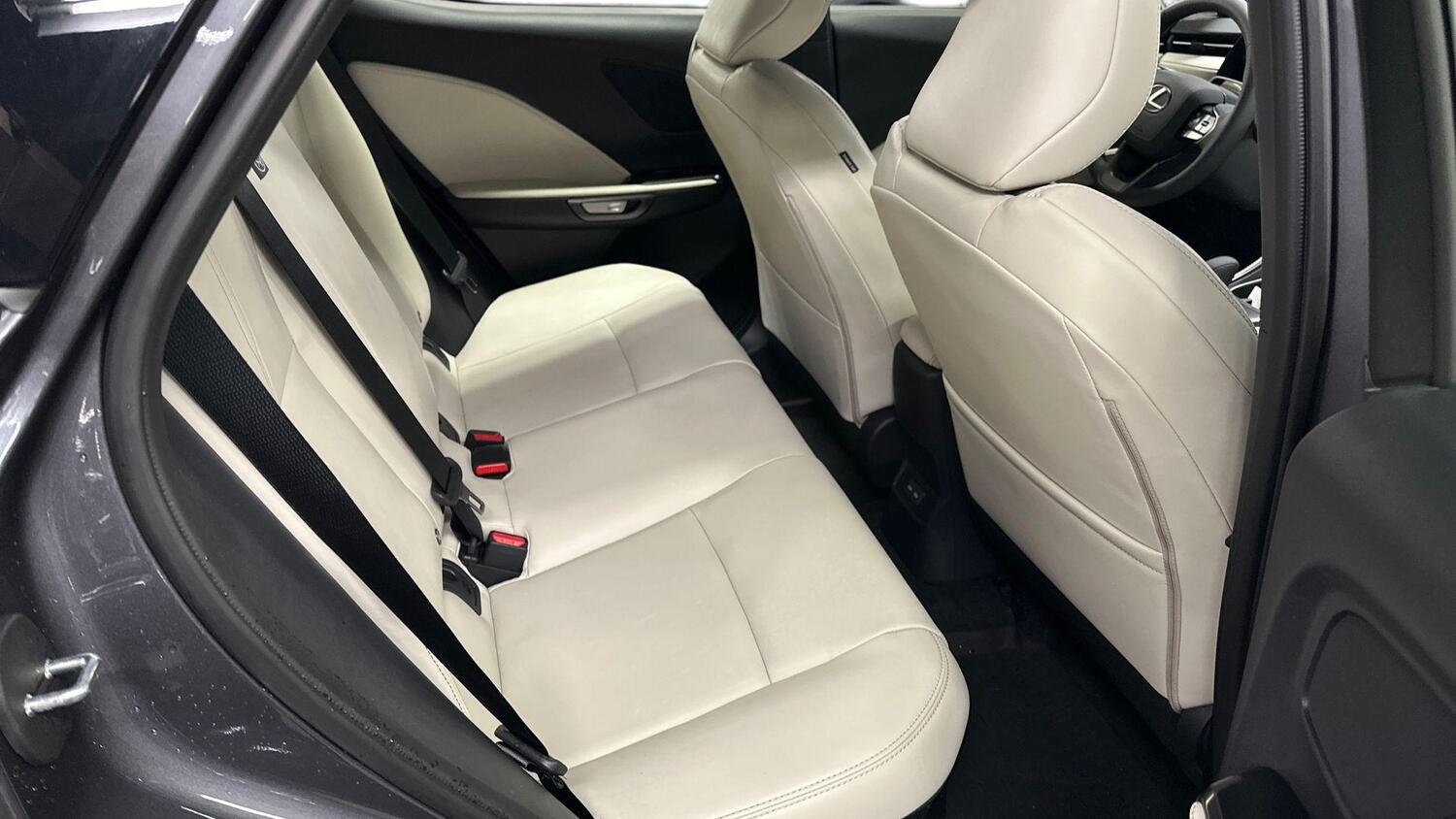 Lexus LBX vaihtoauto