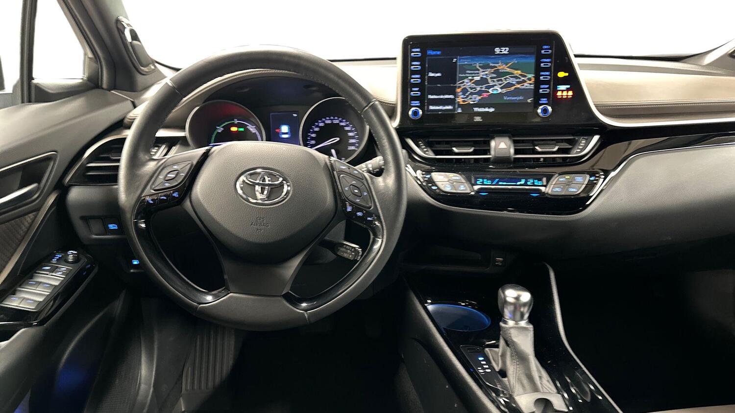 Toyota C-HR vaihtoauto